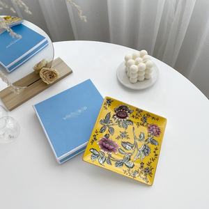 Offre Spéciale : Assiettes de style européen The Beauty Territory – Assiettes en porcelaine fine (Bone China) à 4 couleurs, décorées sous glaçure et or - Product Image 4