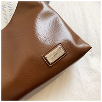 Tas Selempang Wanita Glossy Ladies Single Bag Multiwarna Kapasitas Besar, Cocok untuk Kantor, Kencan, dan Aktivitas Sehari-hari