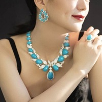 Bijoux fins sur mesure en or 18 carats avec turquoise Sleeping Beauty naturelle non traitée et certificat de pierres précieuses