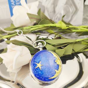 Reloj de Bolsillo Redondo Moderno y Exclusivo con Movimiento de Cuarzo, Mini Cronógrafo de Marca Privada con Diseño de Águila y Luna - Product Image 4