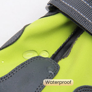 Chaussures antidérapantes <span class=keywords><strong>de</strong></span> marque <span class=keywords><strong>de</strong></span> luxe <span class=keywords><strong>pour</strong></span> chien <span class=keywords><strong>de</strong></span> compagnie avec logo personnalisé OEM <span class=keywords><strong>Bottes</strong></span> <span class=keywords><strong>de</strong></span> <span class=keywords><strong>pluie</strong></span> imperméables confortables et réfléchissantes <span class=keywords><strong>pour</strong></span> l'extérieur <span class=keywords><strong>pour</strong></span> chien durables - Product Image 3