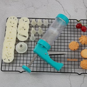 <span class=keywords><strong>Pistola</strong></span> para Hacer Galletas 16 en 1 con Discos <span class=keywords><strong>de</strong></span> Acero Inoxidable, Gatillo sin BPA, Kit Decorador <span class=keywords><strong>de</strong></span> Glaseado, Herramienta para Hornear en Días Festivos - Product Image 3