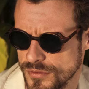 แว่นกันแดดทรงกลมเล็กเลนส์สีเขียวแบบกำหนดเองของ Sifier แว่นกันแดด CR-39 สีดำสำหรับผู้ชายและผู้หญิง - Product Image 3