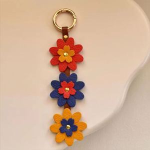 Creative PU Leather Flower-shaped Bag Accessory Pendant Fashionable Car Keychain <b>Cute</b> <b>Keyring</b> Bag Charm for Women Girls - Product Image 3