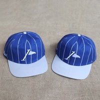 Op maat gemaakte geborduurde logo 6-delige gestreepte tweekleurige flat brim pet van katoen, verstelbare sport snapback caps groothandel voor heren en dames