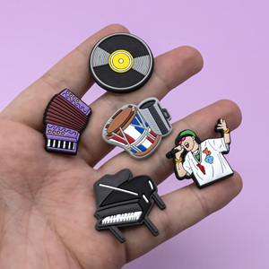 Personalizada música estrella zapato encanto conjunto con guitarra micrófono Piano icónico cantante diseños para moda zuecos accesorios zapato encanto a granel - Product Image 6