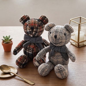 Ours en peluche vintage de style britannique en tweed, classique à carreaux, en laine, avec nœud papillon, pour la décoration de la maison et comme cadeau de Noël - Product Image 4