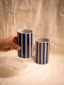Vaso/Jarrón de Cerámica Artesanal Premium de Gres de Alta Cocción con Rayas Azul Índigo, Duradero, Apto para Microondas y Horno, Cultura Tribal - Product Image 2