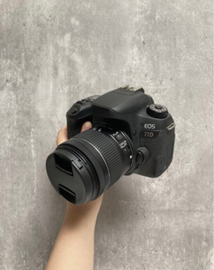 Cámara DSLR Profesional EOS 77D+18-105mm con Sensor CMOS APS-C de 24.2MP, Video Full HD, Tarjeta SD, Pantalla de 3.0 Pulgadas - Product Image 5