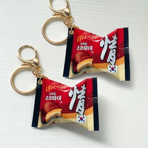 Gantungan Kunci Pie Cokelat Korea Kemasan Snack Realistis Tas Snack Kreatif Liontin Tas Dekorasi Makanan dan Mainan - Product Image 1