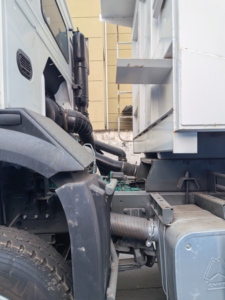 Camion benne minier d'occasion Sinotruk HOWO 371 400 Diesel 6X4 10 roues Euro2 avec conduite à gauche - Product Image 3