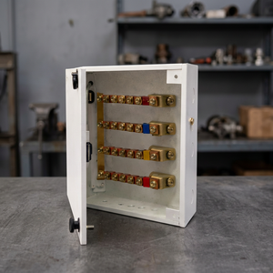 Caja de Distribución de Barras Colectoras de 200 Amperios, Cobre, 4 Polos, Modelo KK75, Uso Industrial Interior/Exterior, 85371000, Proveedor OMDMS, India - Product Image 3