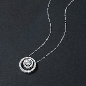 Pronto per la Spedizione <span class=keywords><strong>Collana</strong></span> con Pendente in Argento Sterling S925 Unisex con Doppio <span class=keywords><strong>Anello</strong></span> Incastonato con Moissanite Blu da 1 Carato per Uomini e Donne - Product Image 3