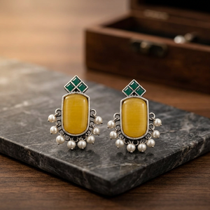 Boucles d'oreilles en perles jaunes personnalisées pour un usage quotidien et pour les soirées. Magnifique ensemble de boucles d'oreilles au design élégant. - Product Image 1