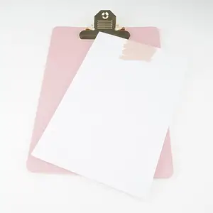 Bas prix pas cher Transparent A4 taille Standard carton bureau classe profil bas Clip presse-papiers en plastique avec Note