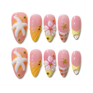 <span class=keywords><strong>Ongles</strong></span> Amande Jaune Ombré Faits Main 10 Pièces avec Breloques Étoile de Mer Rose et Perles Dorées Dégradées - Product Image 2