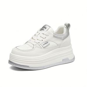 Baskets blanches élégantes et décontractées pour femmes, toutes saisons, avec talon compensé de 8 cm, en microfibre respirante, semelle épaisse, style mocassins - Product Image 1