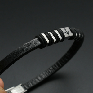 Bracelet <span class=keywords><strong>de</strong></span> poignet en acier inoxydable 316L véritable cuir noir sans nickel Émail noir <span class=keywords><strong>Ancre</strong></span> Roue <span class=keywords><strong>de</strong></span> <span class=keywords><strong>bateau</strong></span> pour hommes <span class=keywords><strong>de</strong></span> luxe - Product Image 4