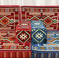 Ensemble de canapés et coussins de sol de style arabe Majlis, Arabie Saoudite, Oman, Émirats arabes unis, Turquie, Moyen-Orient, design de canapé Jalsah