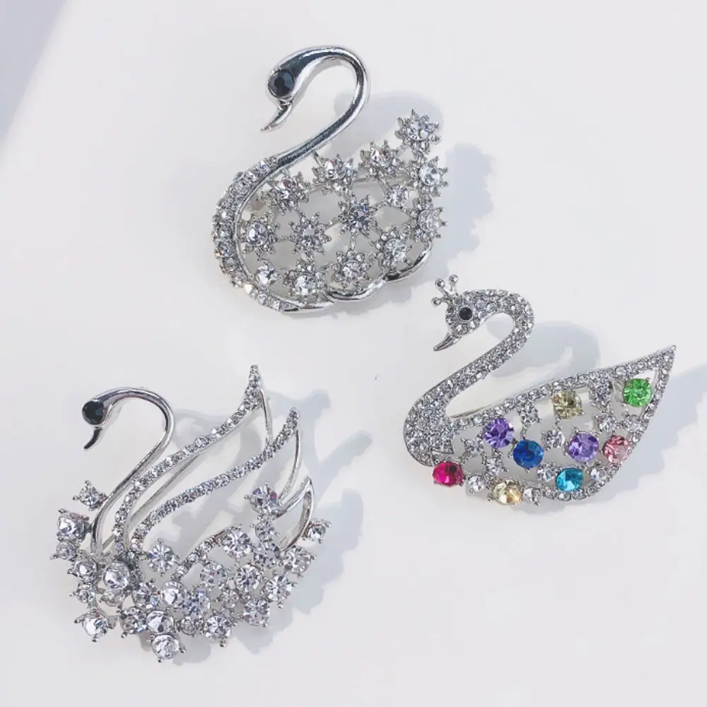 Manik-manik Berlian Imitasi Paving Angsa Kupu-kupu Bunga Pesona Bros Pin Wanita Pin Buatan Tangan dan Bros