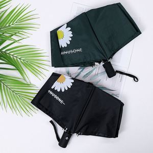 Dd4493 Paraguas Plegable Automático de 3 Secciones para Lluvia y Sol, Vinilo Negro con Diseño de Frutas y Margaritas Pequeñas, Protección UV - Product Image 3