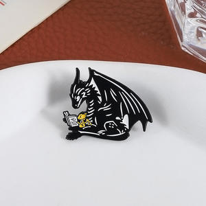 Drago nero romanzo di avventura spille in smalto cartone animato animale spilla per lo zaino bavero distintivi placcato gioielli regali per gli amici - Product Image 4