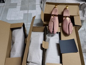 Tendiscarpe in Legno di Cedro Rosso con Logo Personalizzato, Naturale Antimuffa e Antiumidità, Supporto Regolabile <span class=keywords><strong>per</strong></span> la Cura delle <span class=keywords><strong>Scarpe</strong></span> in Pelle - Product Image 3