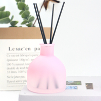Flacon diffuseur d'arômes en verre rose dégradé de 150 ml au design moderne avec bâtonnets diffuseurs et emballage cadeau