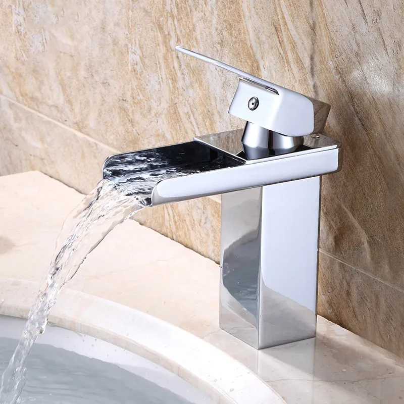 Geniş ağız şelale soğuk ve sıcak karışık su tek delik banyo için tam bakır kaplama musluk otel