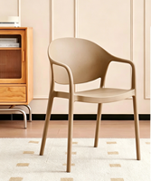 Chaise de salle à manger contemporaine en plastique PP empilable, imperméable et écologique, avec accoudoirs, pour l'extérieur, la maison, le bureau et la salle de sport