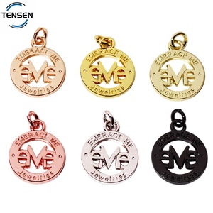 Fournisseur d'étiquettes de bijoux en métal gravé avec logo personnalisé forme ronde pendentif à breloques en métal couleur or <span class=keywords><strong>pour</strong></span> <span class=keywords><strong>collier</strong></span> - Product Image 5