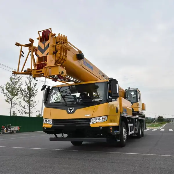 High quality 25 ton telescopic boom truck crane with used floor price used truck crane