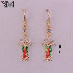 Pendientes Colgantes de San Judas con Baño de Oro YM y Esmalte Verde |   Joyería Religiosa Católica para Mujeres Europeas - Product Image 4