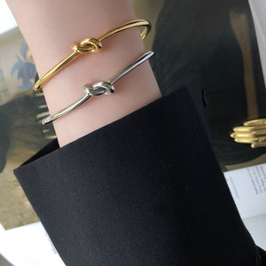 Brazalete Minimalista de Estilo Europeo Americano con Nudo Concéntrico, Chapado en Oro de 18K, Acero Inoxidable, Diseño Abierto - Product Image 2