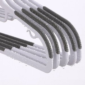 Perchas de Plástico Ultra Finas al Por Mayor Ganchos Ligeros para Ropa y Armario - Product Image 3