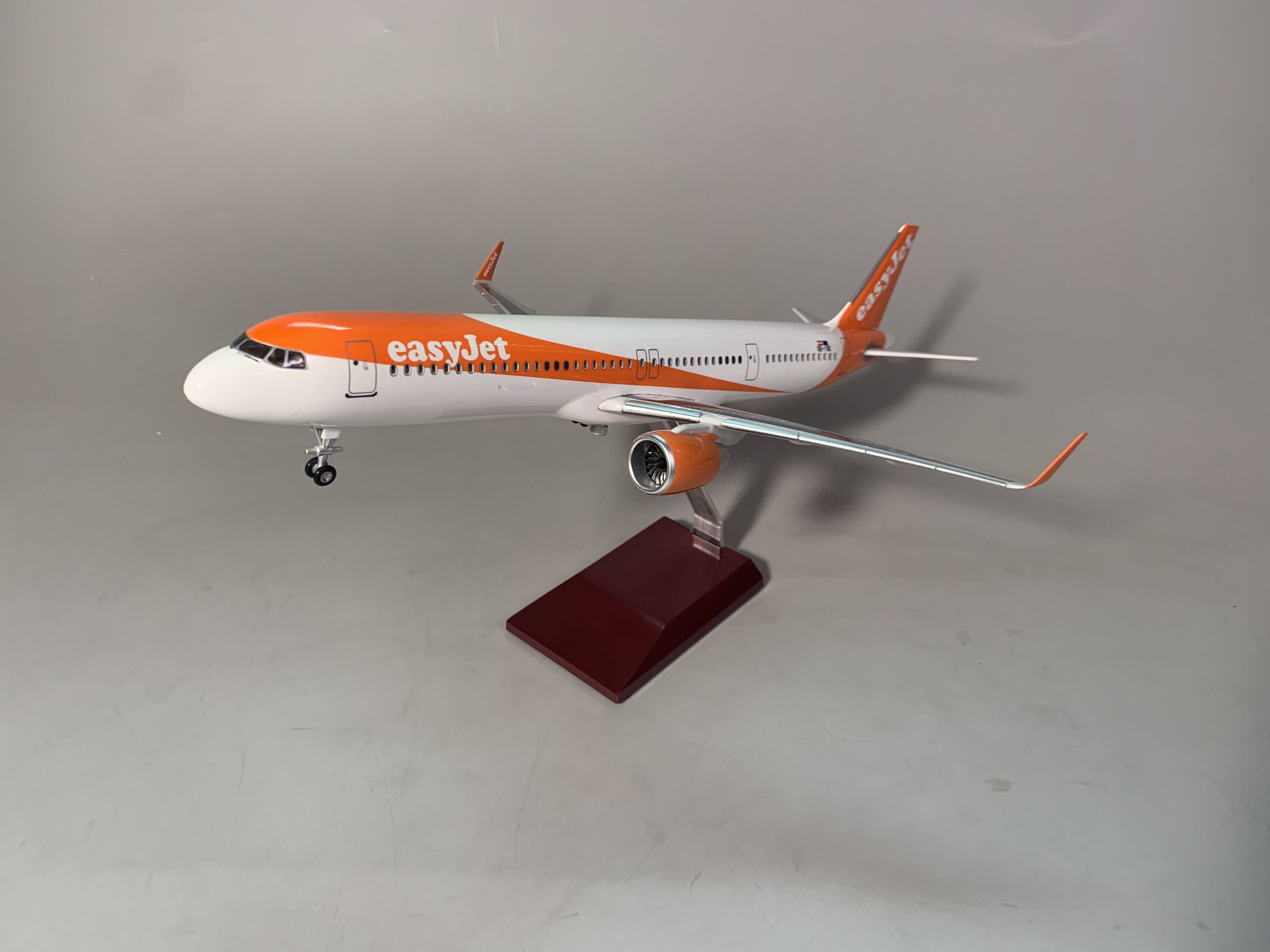 High Detail Airbus A321 EasyJet Model Airplane 45cm Scale 1/100