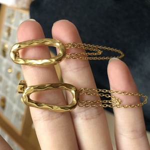 Pendientes de Aro Huggie de Moda Popular con Baño de Oro de 18k y Circonitas, Joyería de Acero Inoxidable, Pendientes Colgantes con Cadena de Borlas para Mujer - Product Image 3