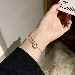 กำไลข้อมือสตรีแบบโซ่สแตนเลสประดับคริสตัลมอยส์ซาไนต์และเพทาย ดีไซน์แฟชั่น สีทอง สีเงิน ชุบทอง - Product Image 4