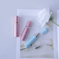 5ml 8ml 10ml Prêt Stock De Luxe Noir rose Blanc Bleu Aimant Couvercle Voyage Atomiseur Portable Bouteille De Parfum