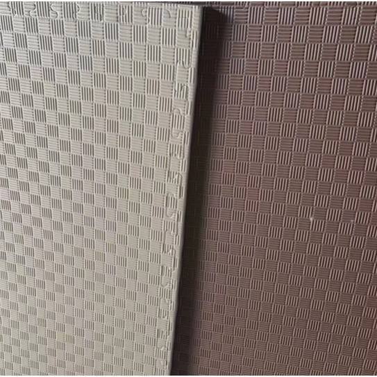 ห้าแถบ สีดำและสีเหลือง