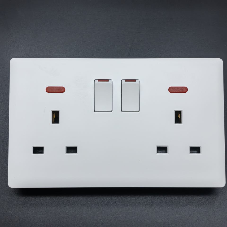 Factory Price UK British Standard PC Frame Double13A Universal Electrical Power Double Outlet Wall Switch Socket