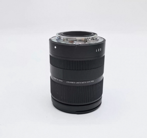 Estilo de retrato: 50mm F2.8, bokeh de medio cuerpo perfecto. Usado, 18-50 F2.8, montura E, completamente funcional. - Product Image 3
