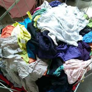 Trapos <span class=keywords><strong>de</strong></span> algodón textiles <span class=keywords><strong>de</strong></span> trapo al por mayor <span class=keywords><strong>baratos</strong></span> para limpiar restos <span class=keywords><strong>de</strong></span> <span class=keywords><strong>tela</strong></span> <span class=keywords><strong>de</strong></span> Color oscuro 100 algodón 10KG 25KG trapos <span class=keywords><strong>de</strong></span> máquina - Product Image 5