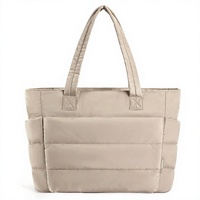 Nouveau sac fourre-tout matelassé de luxe, grande capacité, sac à bandoulière en nylon imperméable pour femmes, idéal pour la gym et les voyages, fournisseur en gros