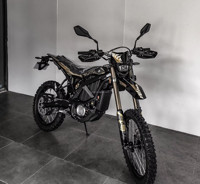 Moto tout-terrain électrique Sur-Ron Black Ultra Bee HP 74V 24.5KW à moteur central 2026, modèle Surron Light X 2, vitesse maximale 95 km/h