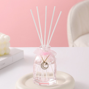 Pembe Cam Çubuklu Oda Kokusu Seti Ay Şeklinde Kurdeleli Kokulu Yağ Düğün Hediyesi Ev Dekorasyonu için Aromaterapi Oda Parfümü - Product Image 4