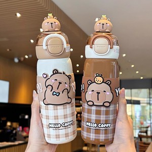 Termo Hello Cappy de 500 ml con diseño a cuadros y tapa de presión con dije de oso, ideal para estudiantes y regalos. - Product Image 5