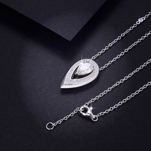 Elegante Collar con Colgante de Moissanita en Forma de Gota de Agua Plateada, Accesorio de Joyería Elegante - Product Image 3