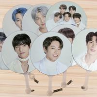 Großhandel Kpop Group Bangtan Boys Fans Karte der Soul Tour Bild Picket Runde bedruckte Hand fächer PVC Kunststoff Fans