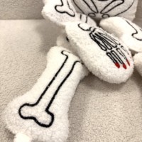 Oreiller d'Halloween en forme de squelette Mr Bone en fourrure de peluche tissée, vente en gros personnalisée, décoration extérieure